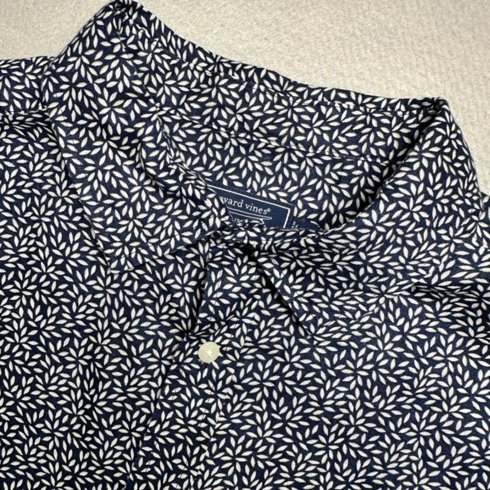 Vineyard Vines Button Down Men XL Navy Blue White Leaf Print Short Sleeve Shirt